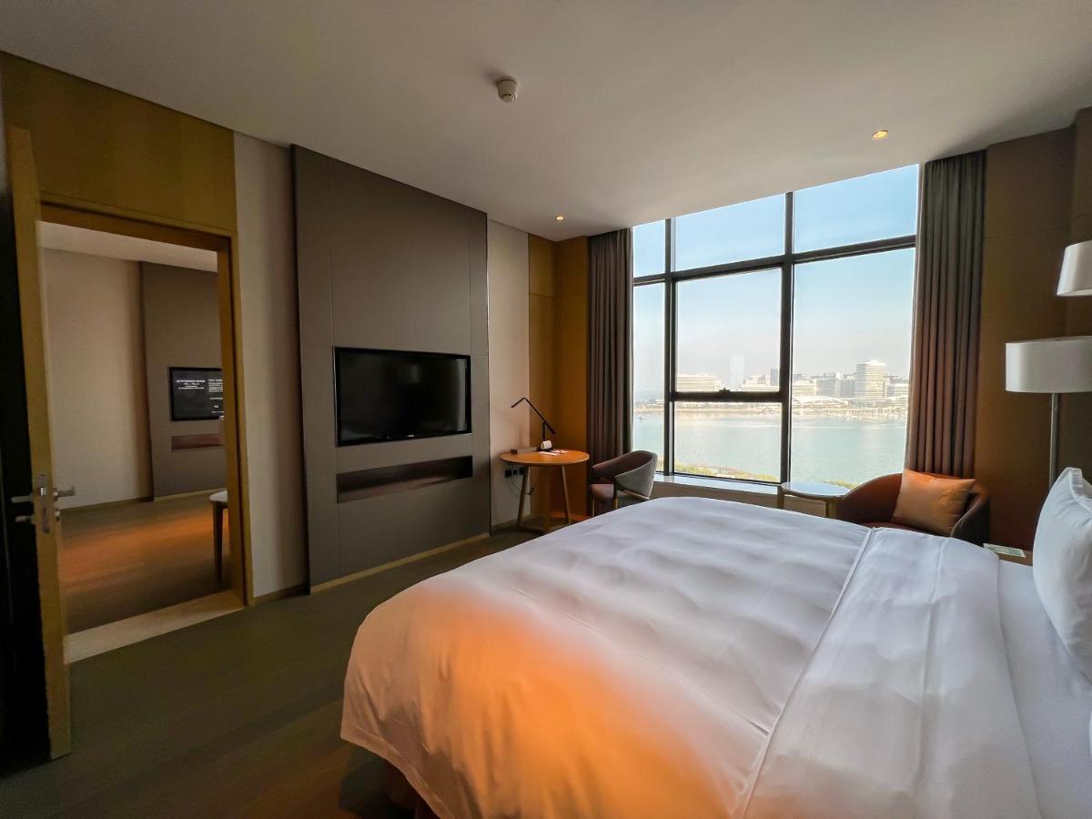 Отель Wyndham Grand Plaza Royale Yuzhou Xiamen Wuyuan Bay Экстерьер фото