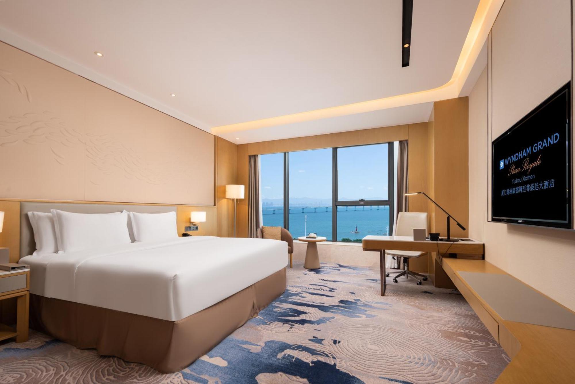 Отель Wyndham Grand Plaza Royale Yuzhou Xiamen Wuyuan Bay Экстерьер фото