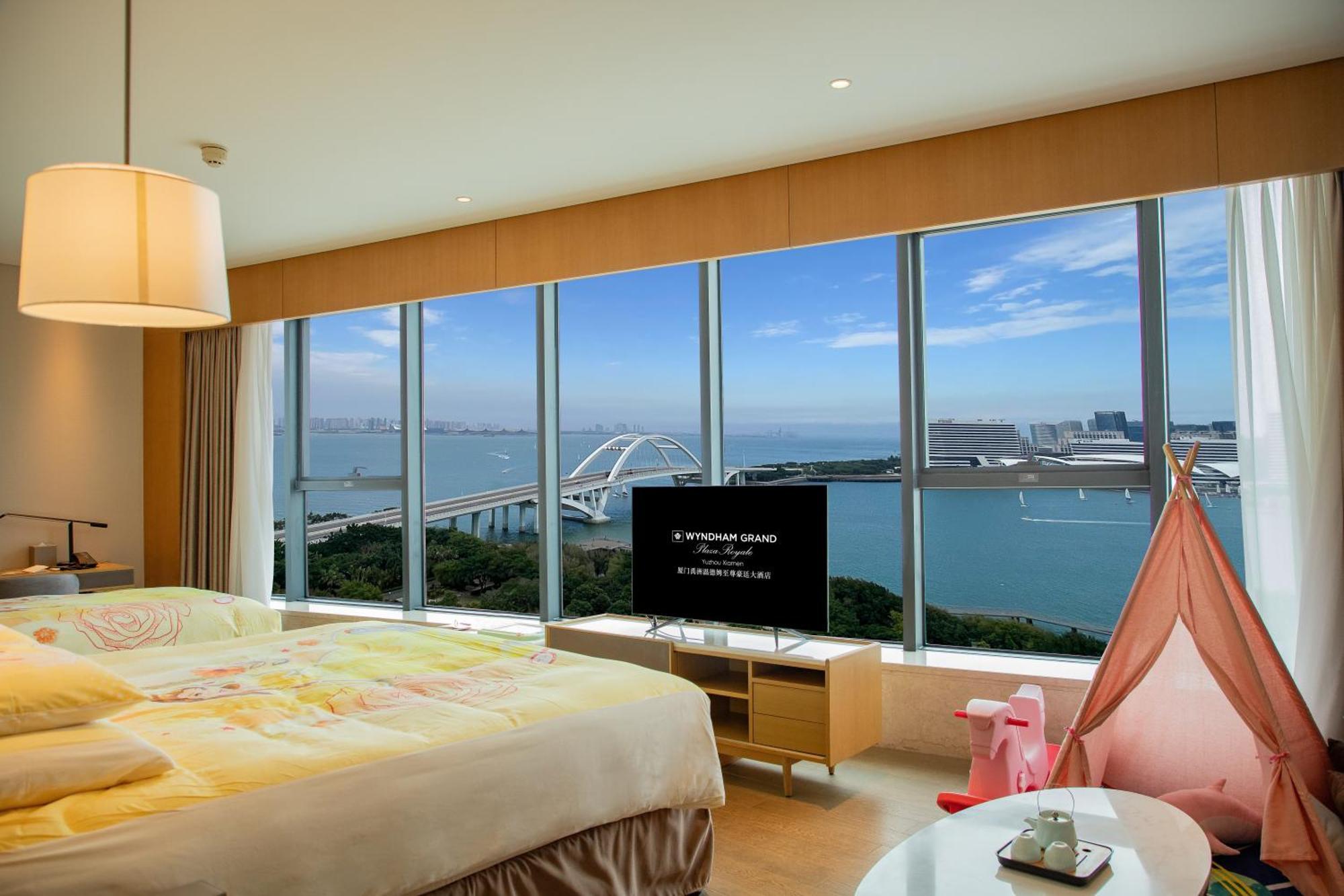 Отель Wyndham Grand Plaza Royale Yuzhou Xiamen Wuyuan Bay Экстерьер фото