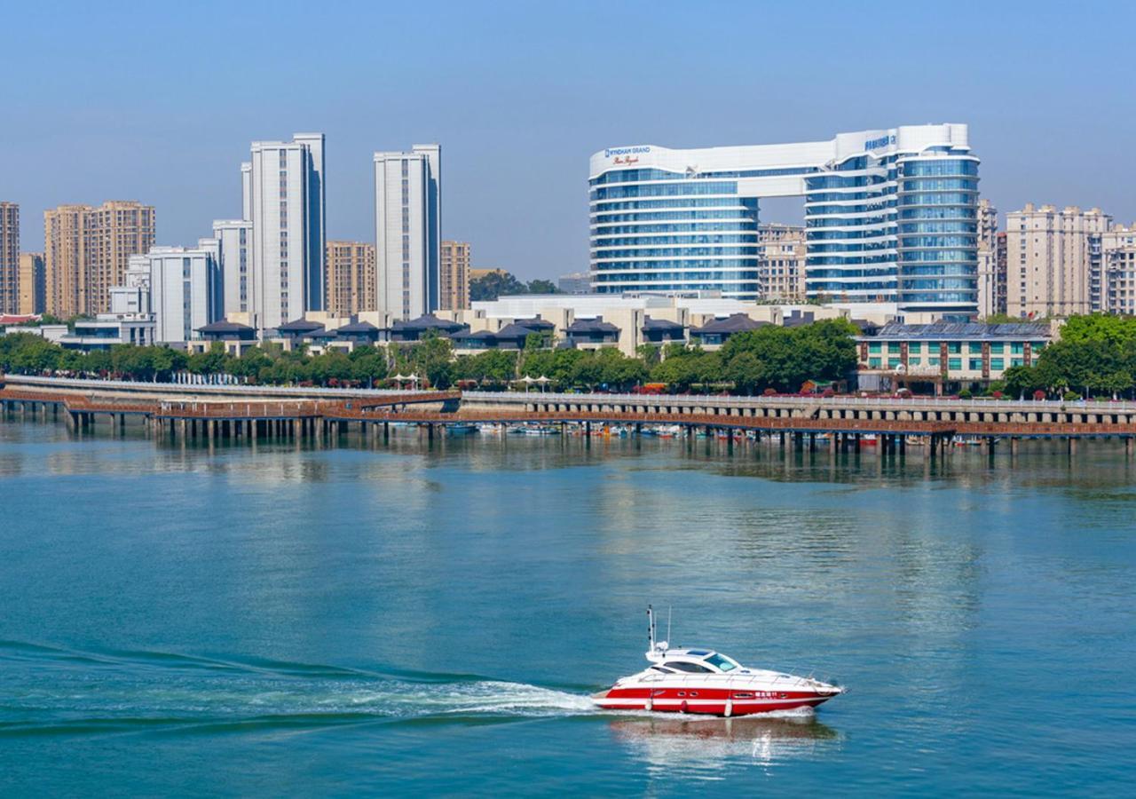 Отель Wyndham Grand Plaza Royale Yuzhou Xiamen Wuyuan Bay Экстерьер фото