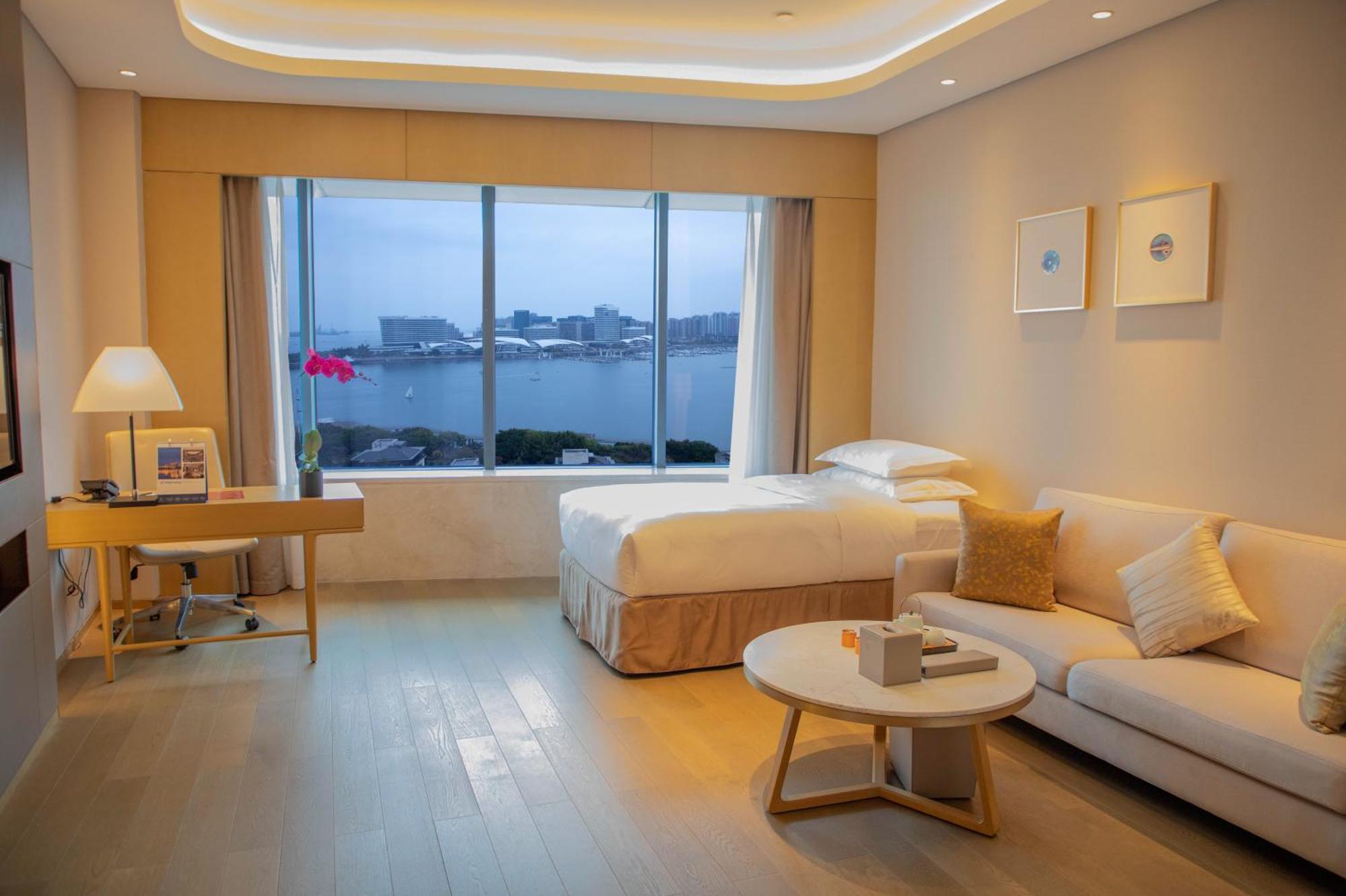 Отель Wyndham Grand Plaza Royale Yuzhou Xiamen Wuyuan Bay Экстерьер фото